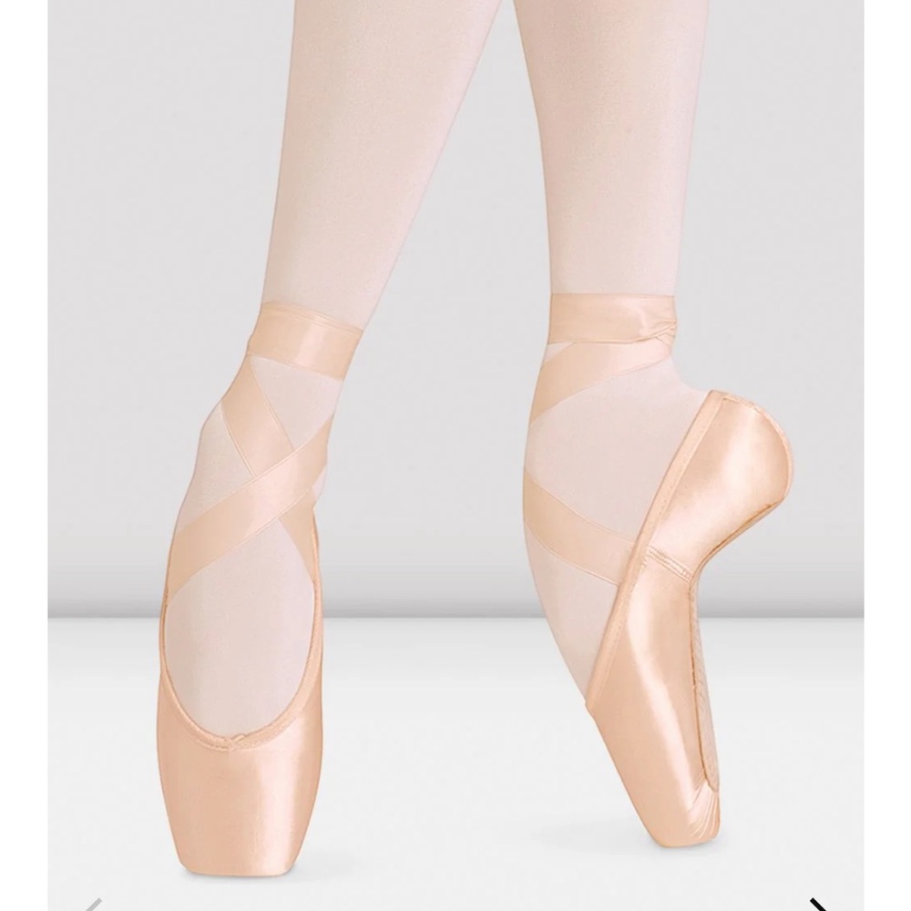 NWT Bloch Women's Ballet POINTE SHOES - Pink